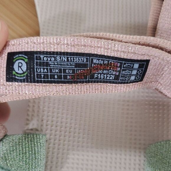 Teva Women's Original Universal Metallic Sandal Size 7 NWOT - Picture 9 of 10